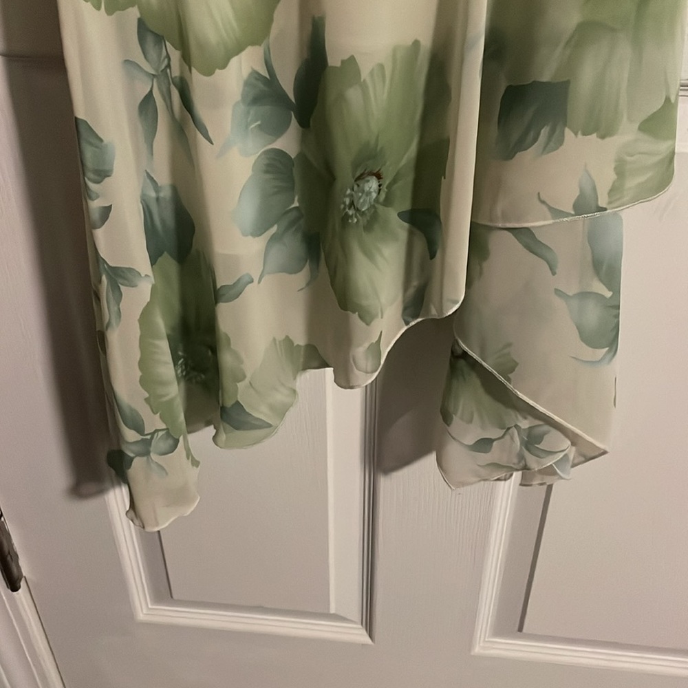 Beautiful Spring Dress - Picture 5 of 6